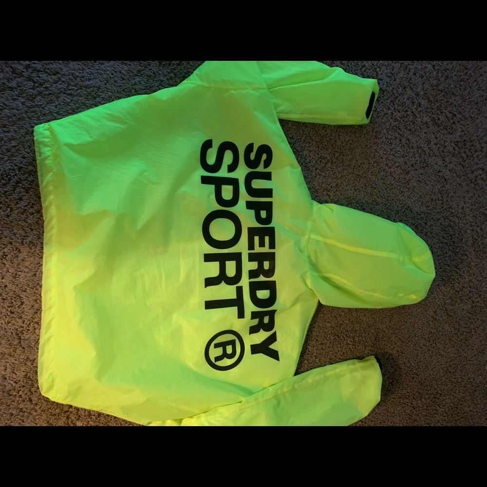Super dry windbreaker
